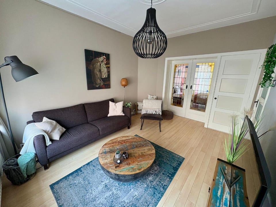 Living room, Seating area, Street view