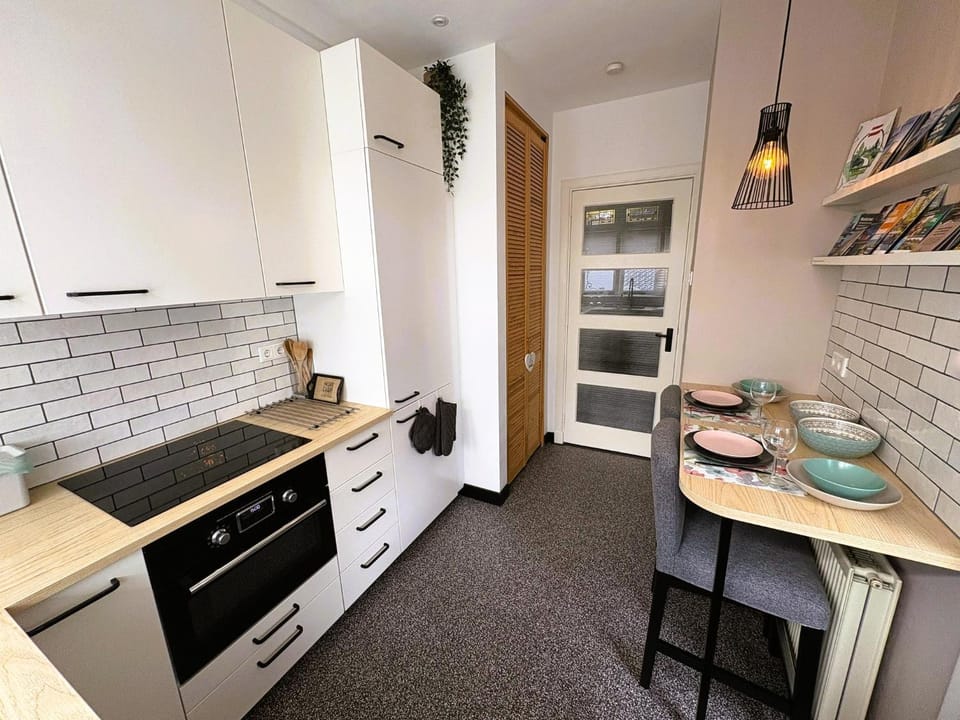 Activities, Garden, Coffee/tea facilities, Kitchen or kitchenette, Dining area, Breakfast, dishwasher, microwave, oven, stove, toaster, washing machine, kitchen