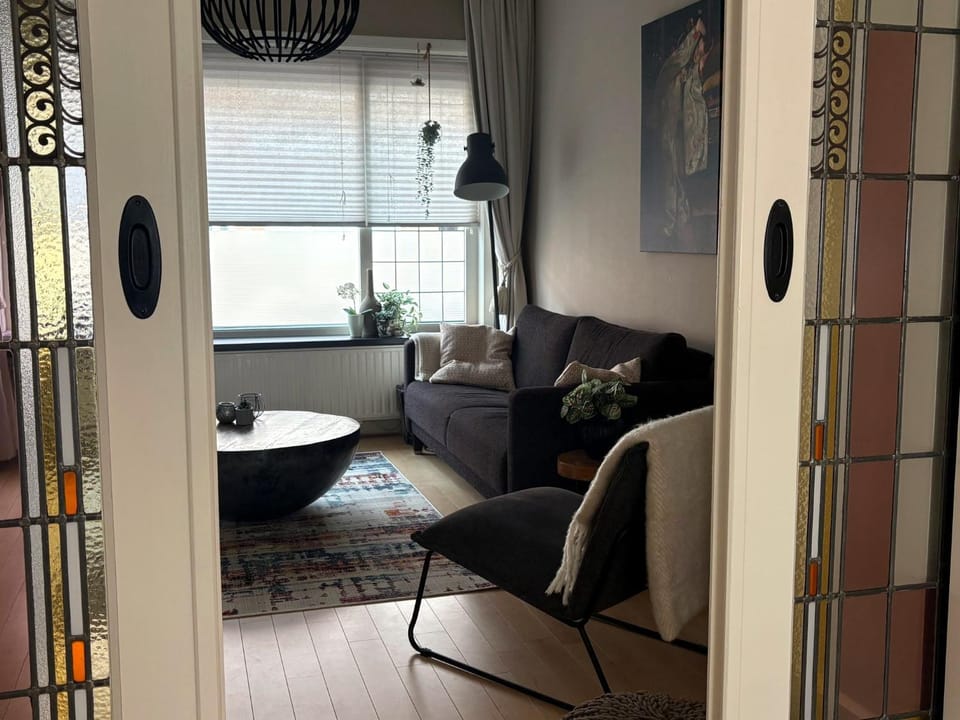 Living room, Street view