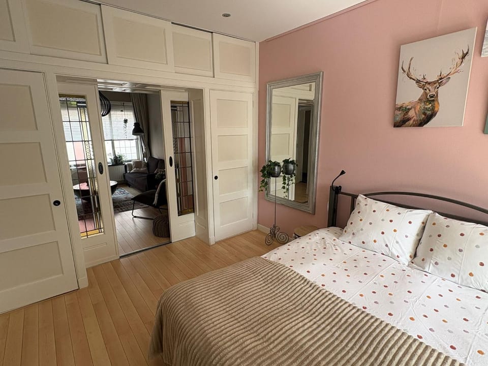 Bed, Bedroom, Garden view, locker