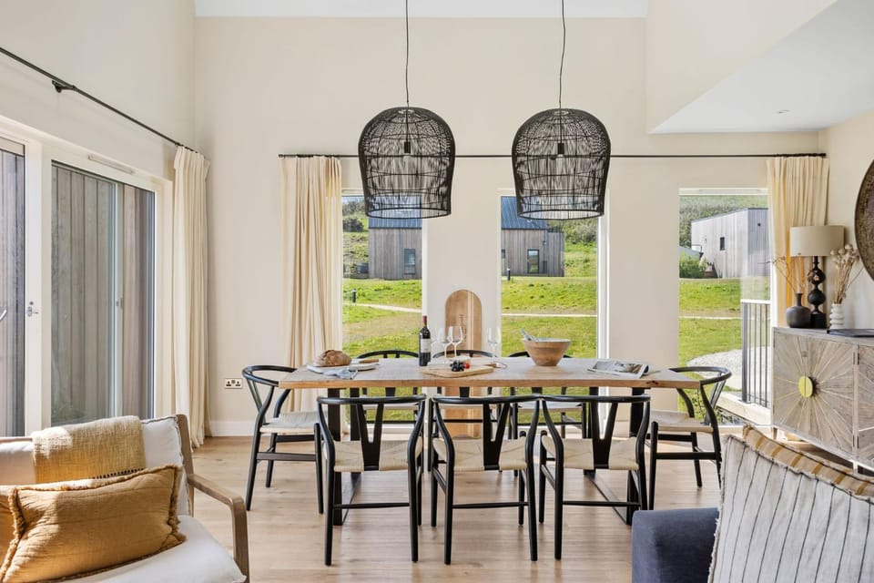 Seating area, Dining area