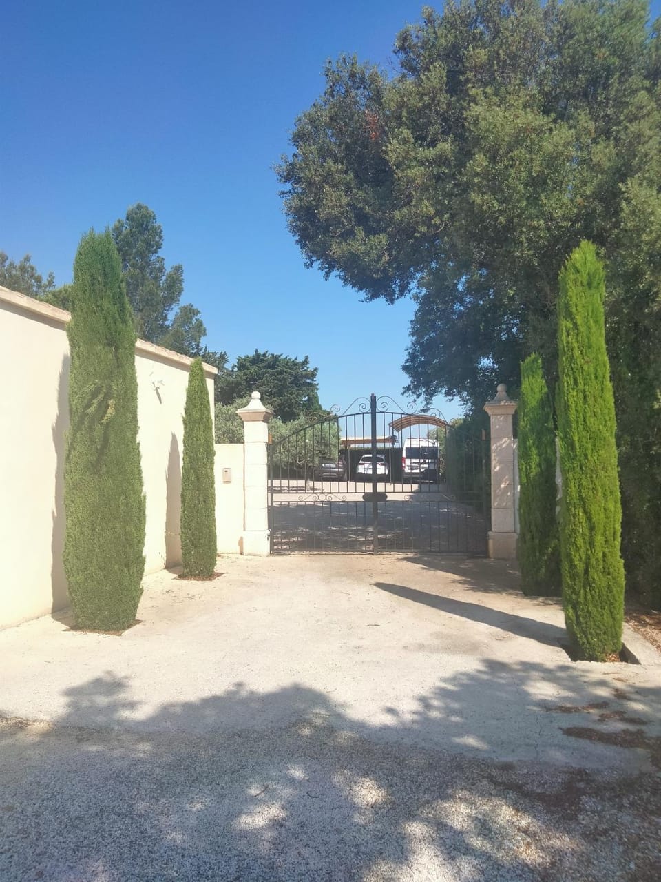 Chambre d hôte gite Au fond du jardin Bed and Breakfast in Vedène