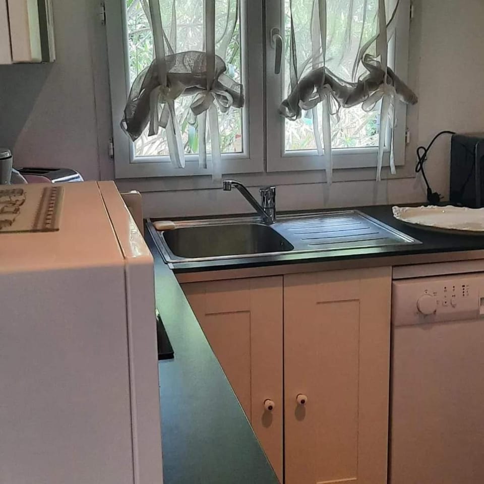 Chambre d hôte gite Au fond du jardin Bed and Breakfast in Vedène