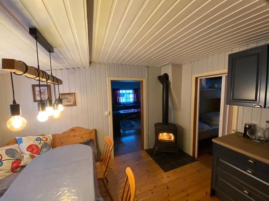 Kitchen or kitchenette, Dining area, oven