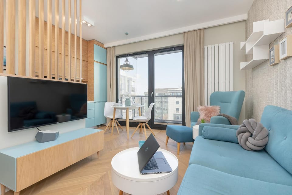 TV and multimedia, Living room, Seating area, Evening entertainment