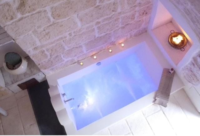 Hot Tub, Swimming pool