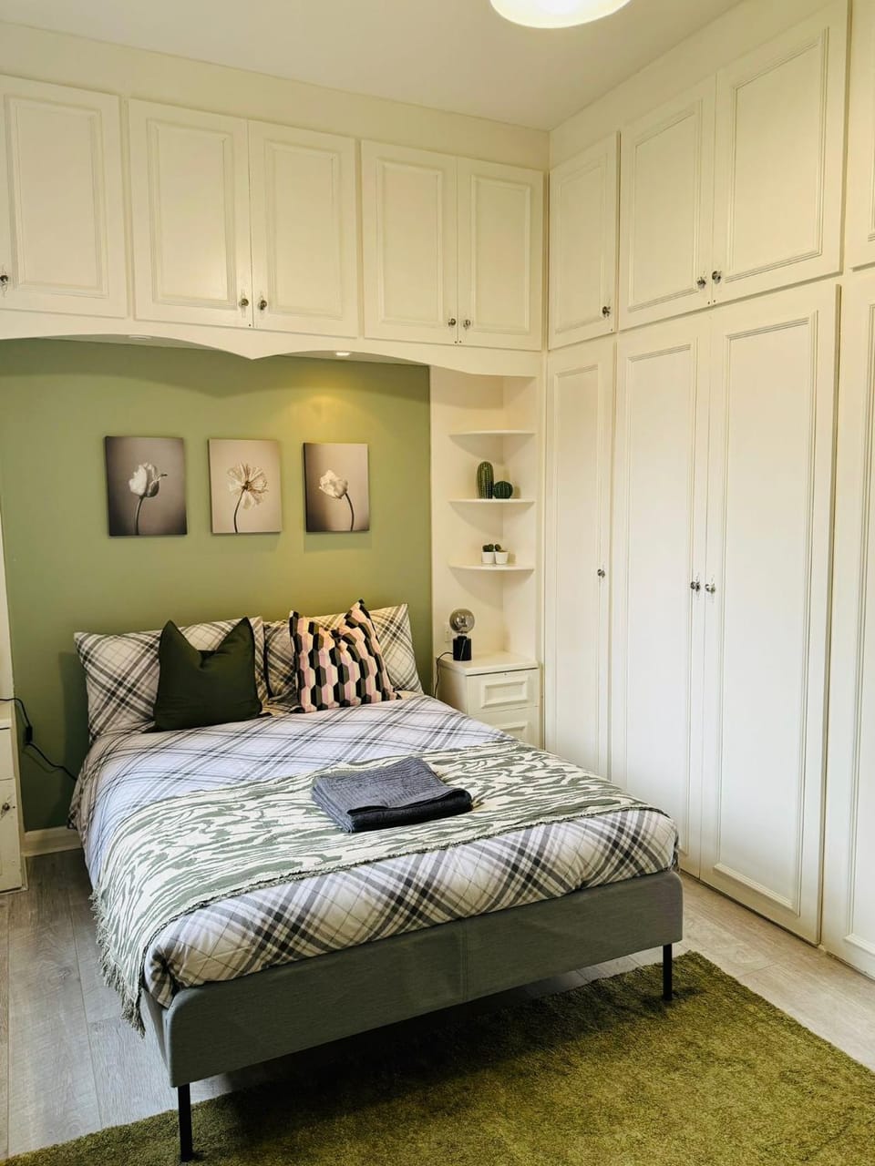 Bed, Photo of the whole room, Bedroom, wardrobe