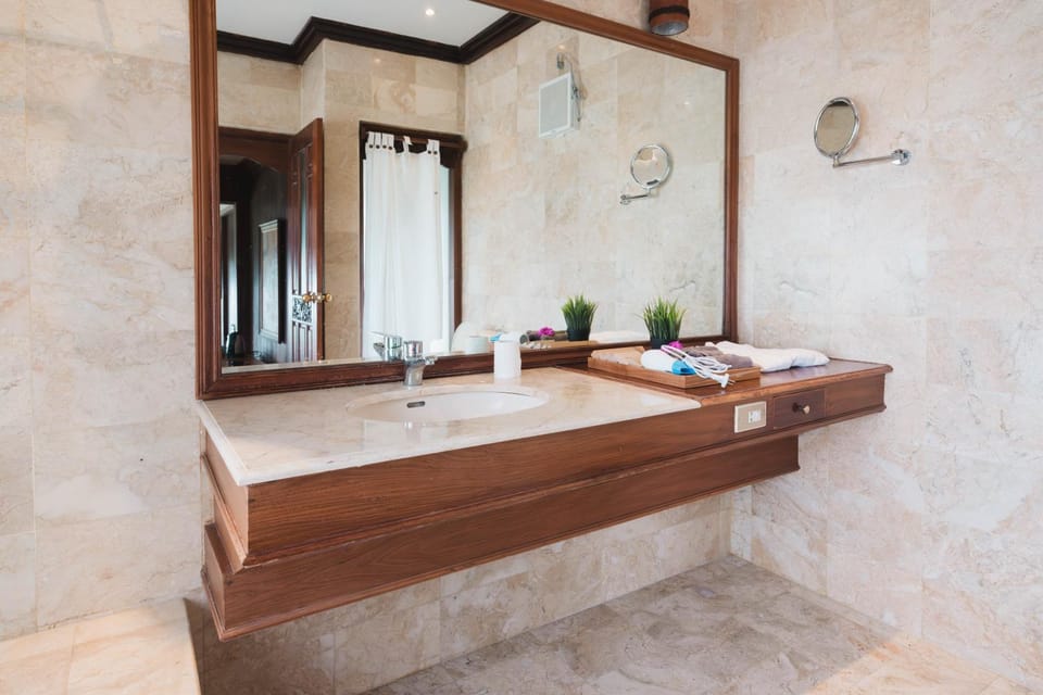 Bathroom, Bath, towels