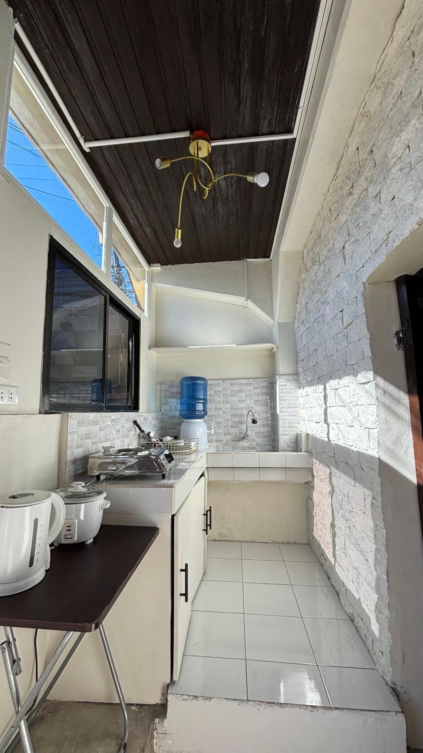 Kitchen or kitchenette, Dining area, stove
