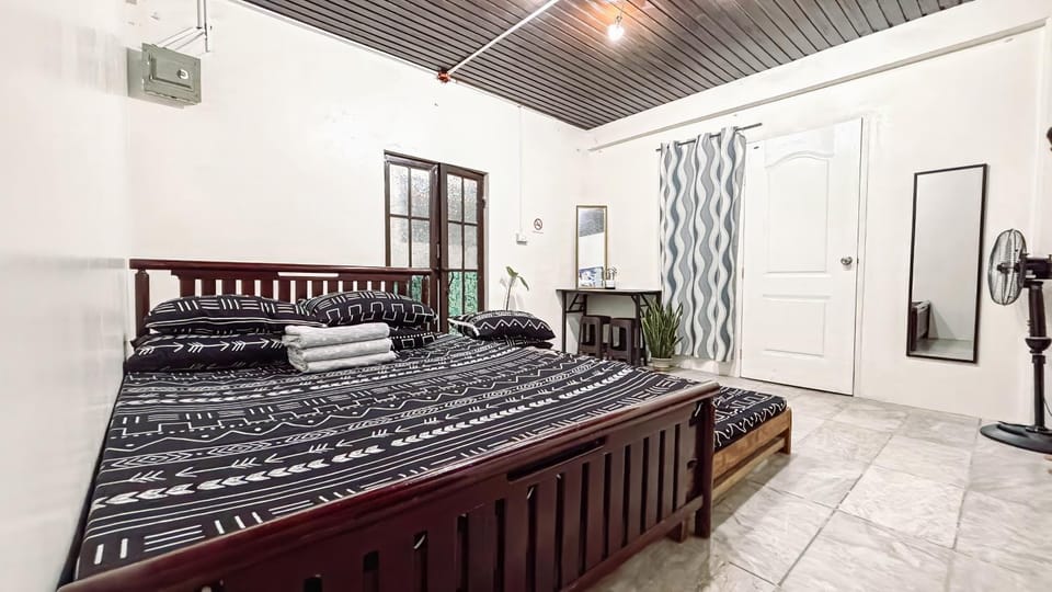 Bed, Living room, Bedroom