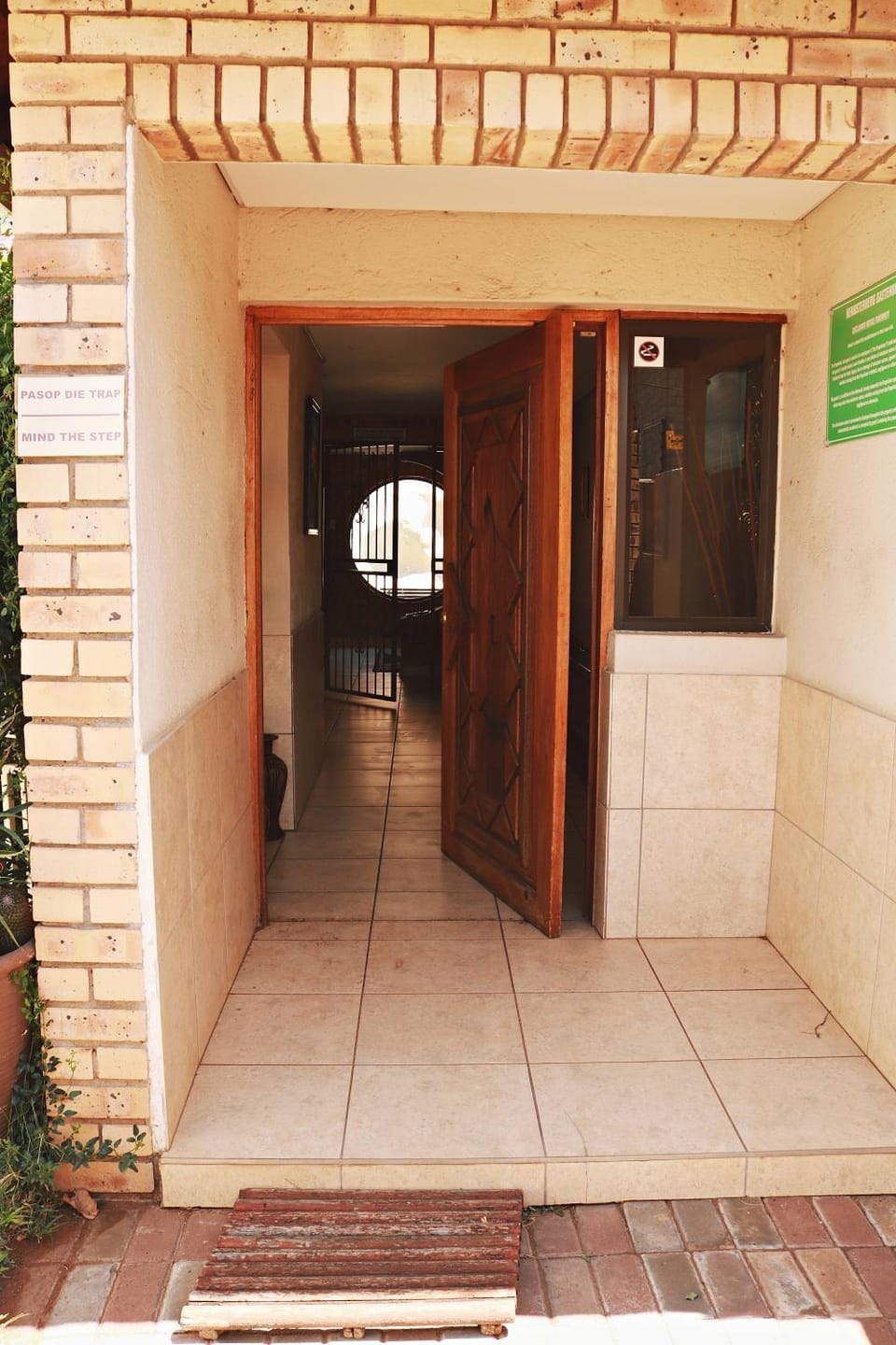 Facade/entrance