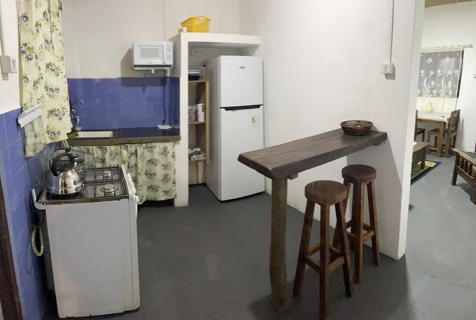 Kitchen or kitchenette, Dining area, minibar
