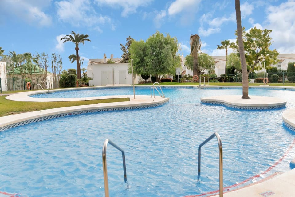 Swimming pool, Swimming pool