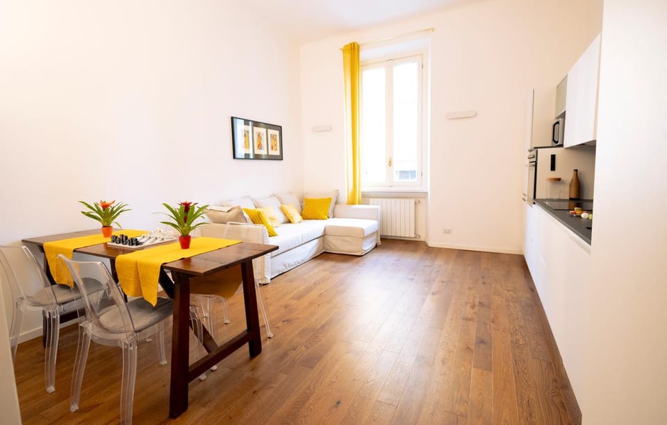 Kitchen or kitchenette, Living room, Seating area, Dining area