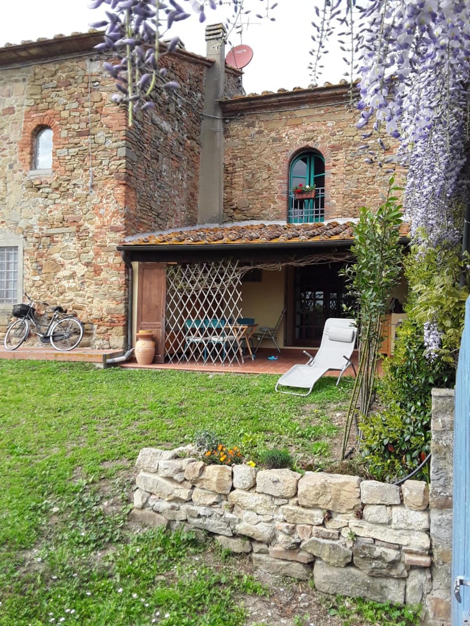 Property building, Facade/entrance, Garden, Garden view