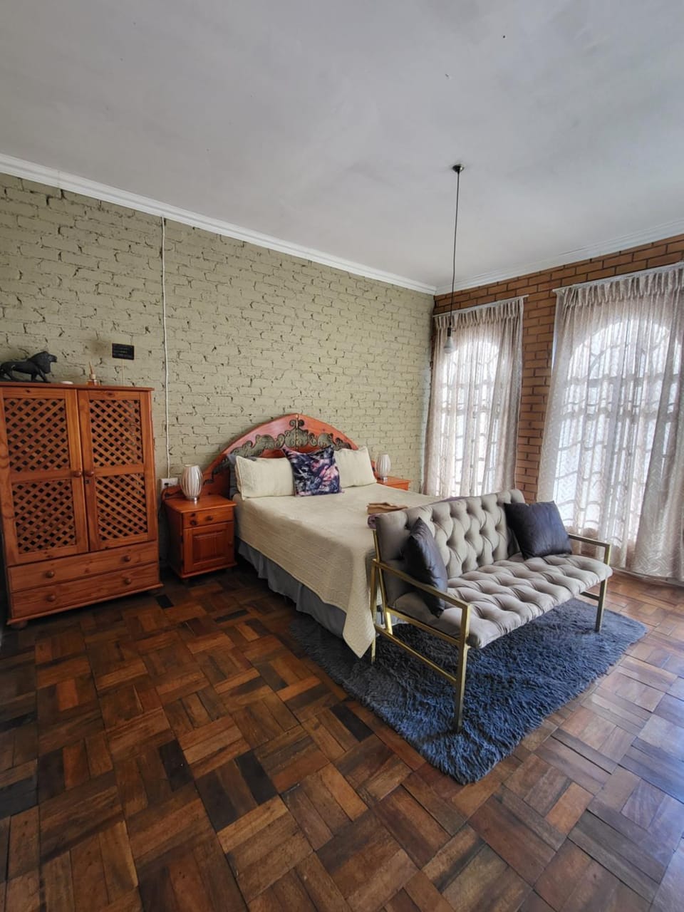Bed, Photo of the whole room, Seating area, Bedroom