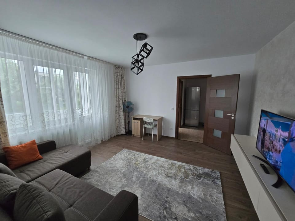 Communal lounge/ TV room, TV and multimedia, Living room, Seating area, Evening entertainment