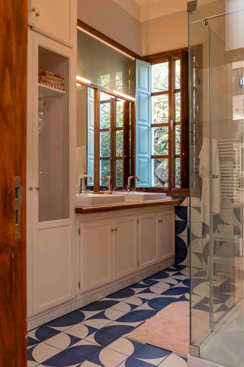 Shower, Bathroom, wardrobe