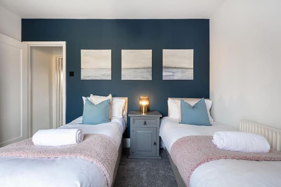 Newly Renovated 2 Bed Cottage - Long Stay Reduce Rate Vacation rental in Windsor