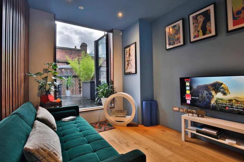 Communal lounge/ TV room, TV and multimedia, Living room, Seating area