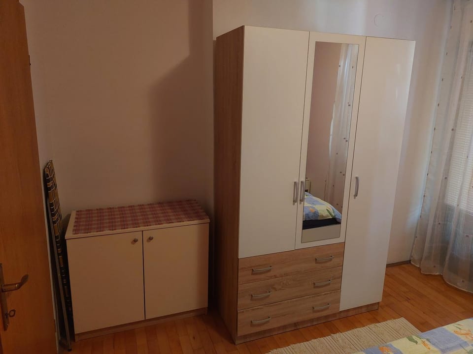 Bedroom, wardrobe