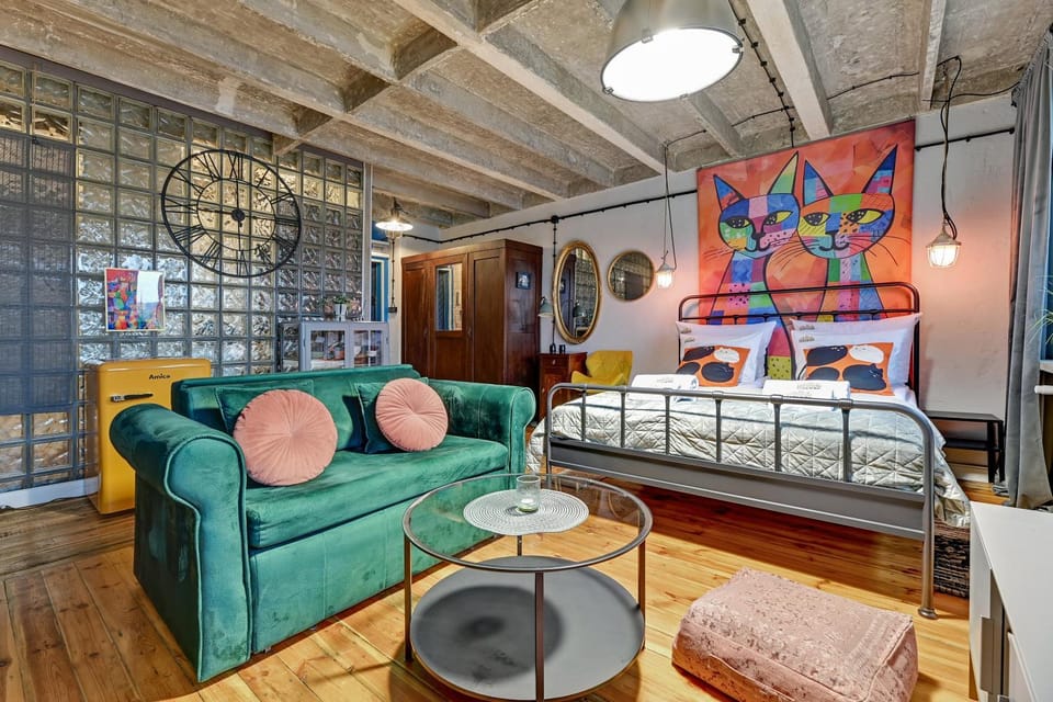 Bed, Living room, Photo of the whole room, Seating area, Bedroom