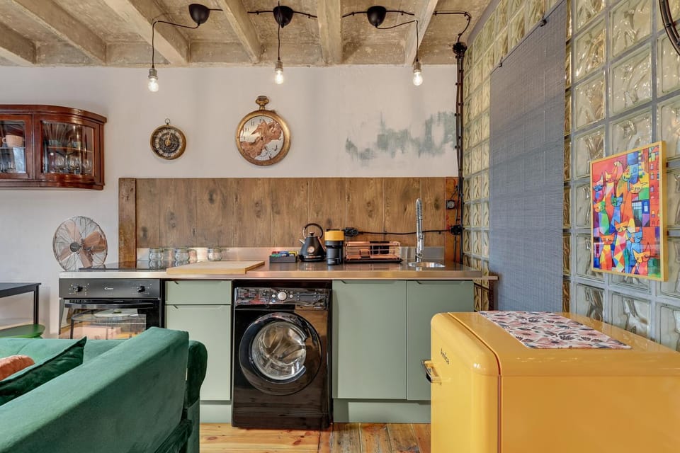 Kitchen or kitchenette, Living room, stove, washing machine