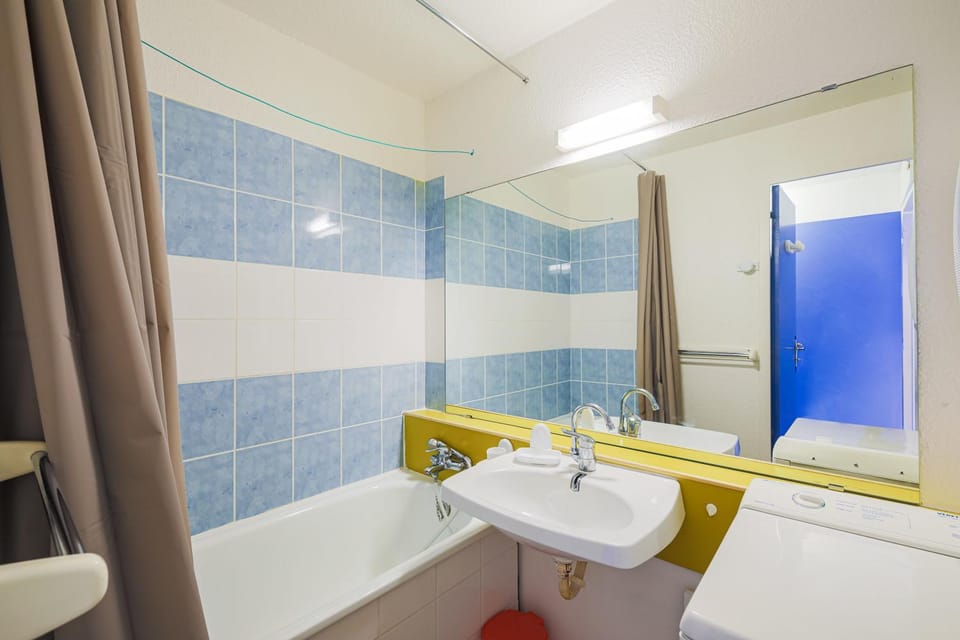 Bathroom, Bath