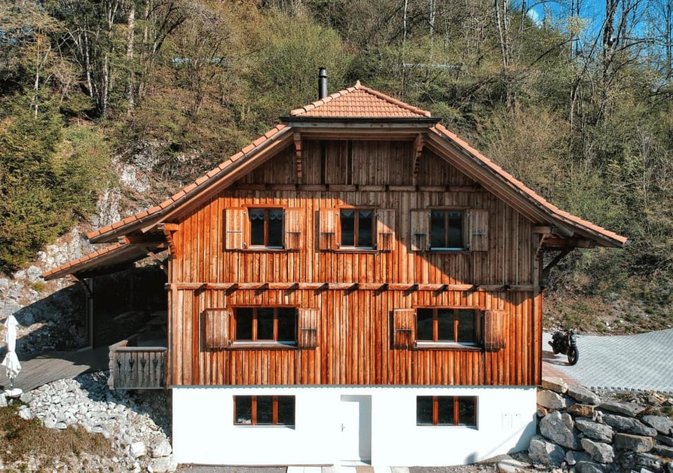 Facade/entrance, View (from property/room)