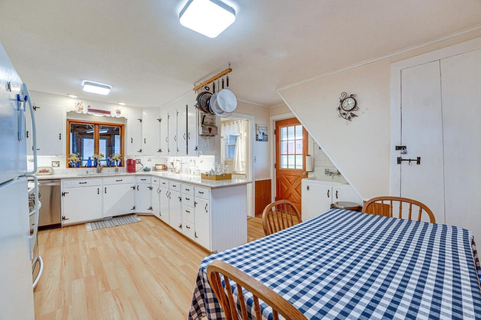 Pet-Friendly Franklinville Farmhouse w/ Sunroom! House in Cattaraugus