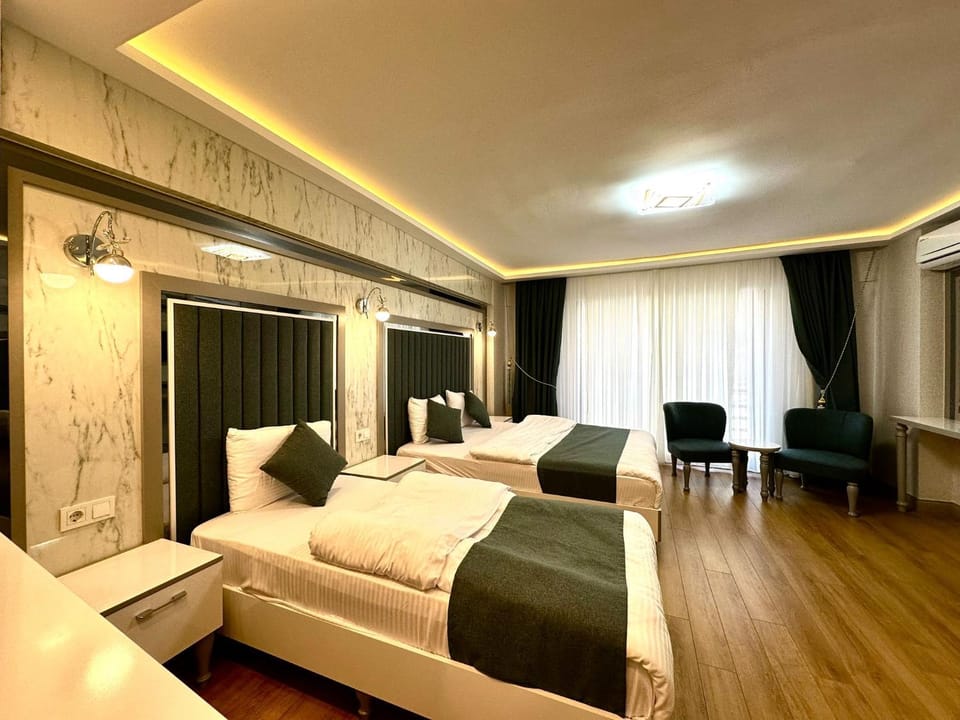 Bed, Photo of the whole room, Seating area, Bedroom