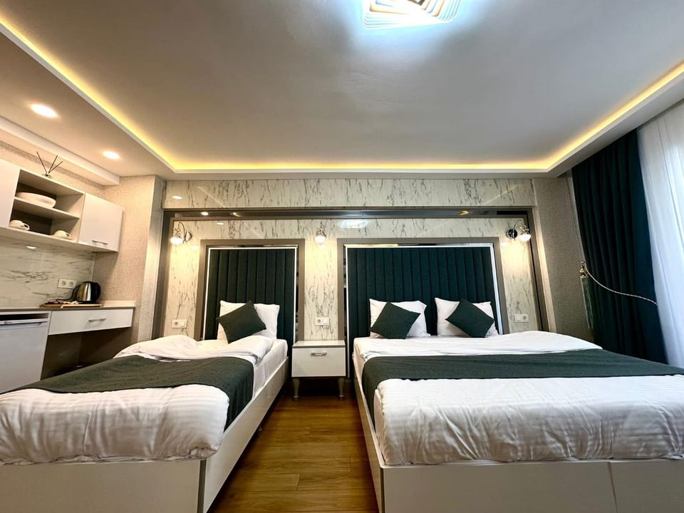 Bed, Kitchen or kitchenette, Bedroom