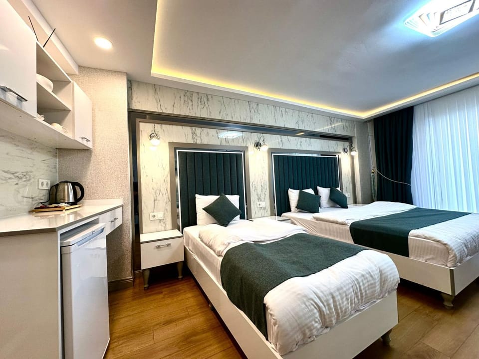 Bed, Kitchen or kitchenette, Bedroom