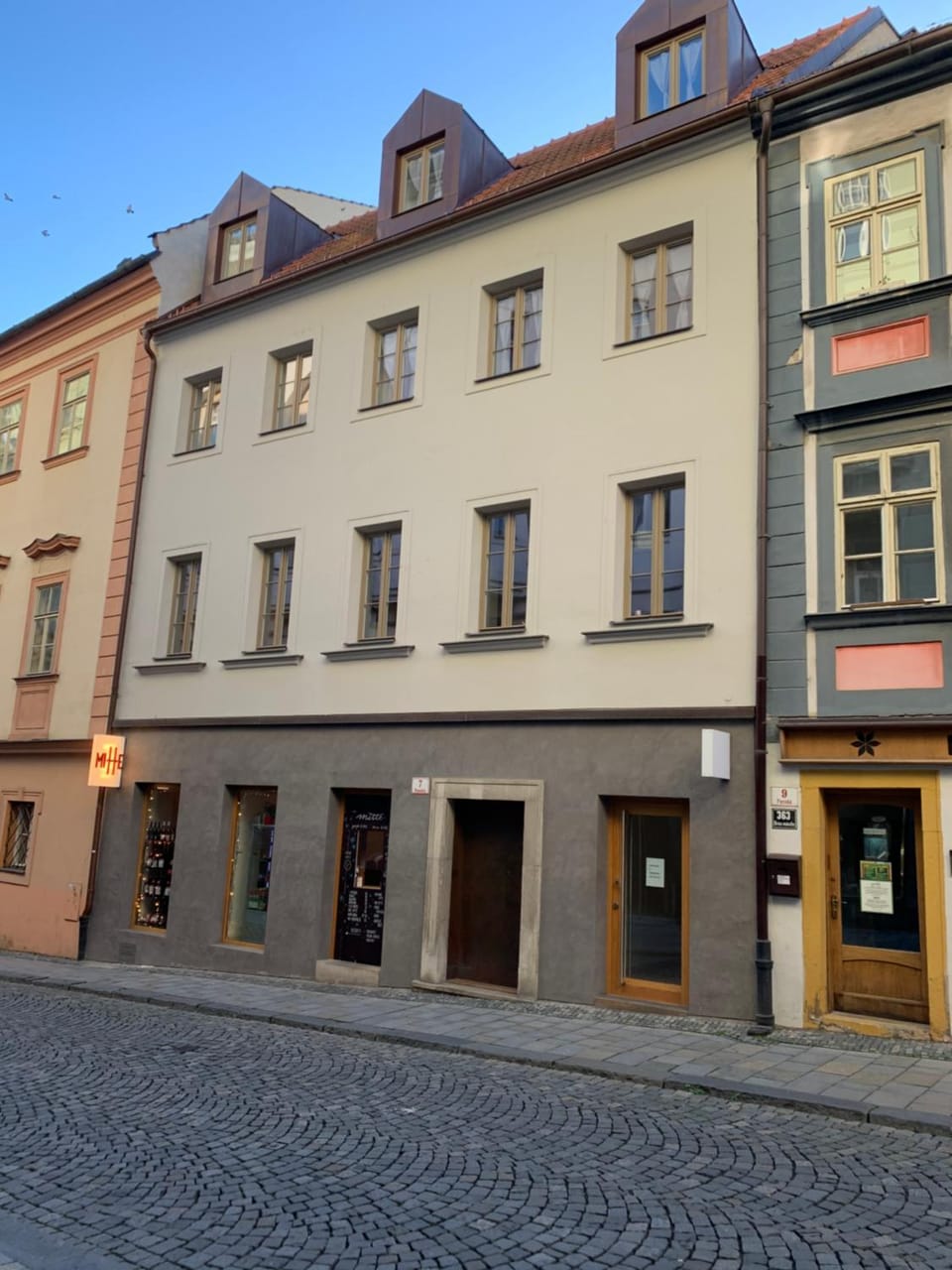 Property building, Location