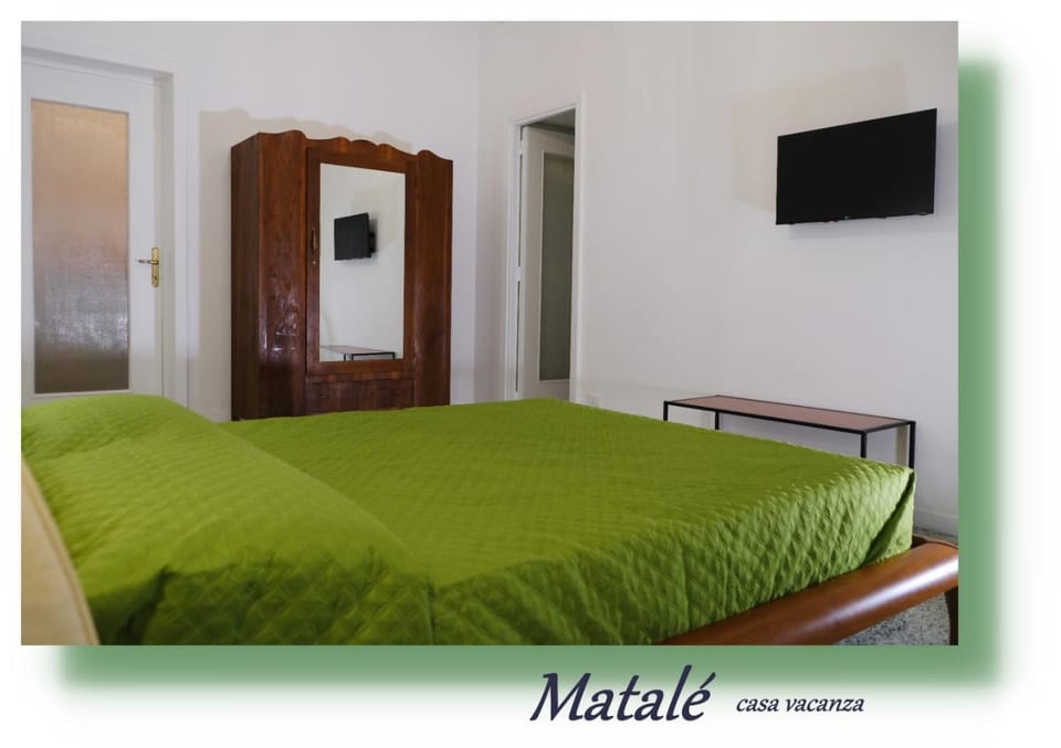TV and multimedia, Bedroom, wardrobe