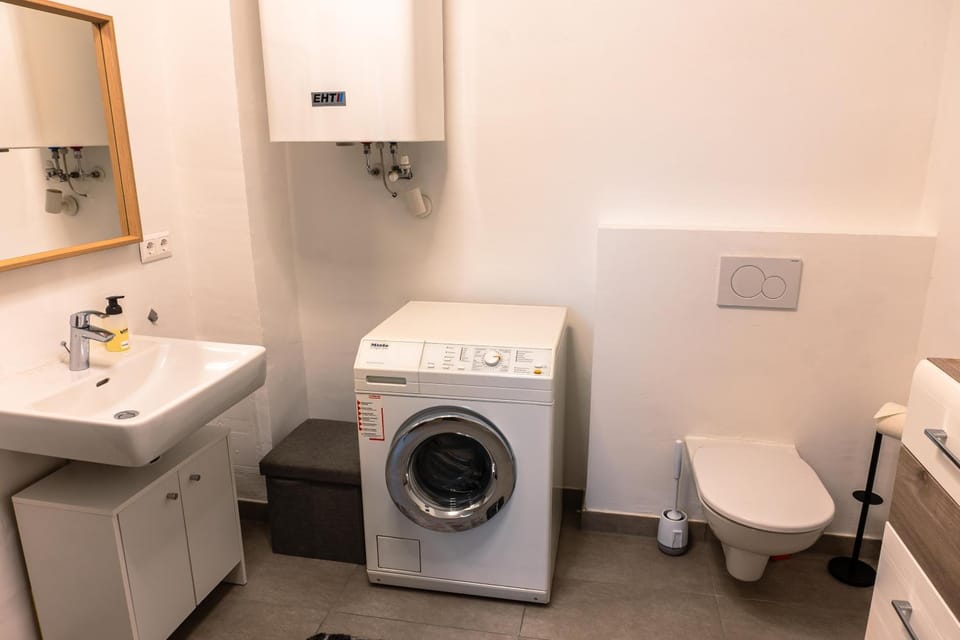 Toilet, Bathroom, washing machine