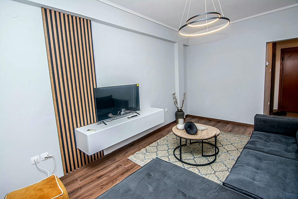 TV and multimedia, Living room, Seating area, Evening entertainment