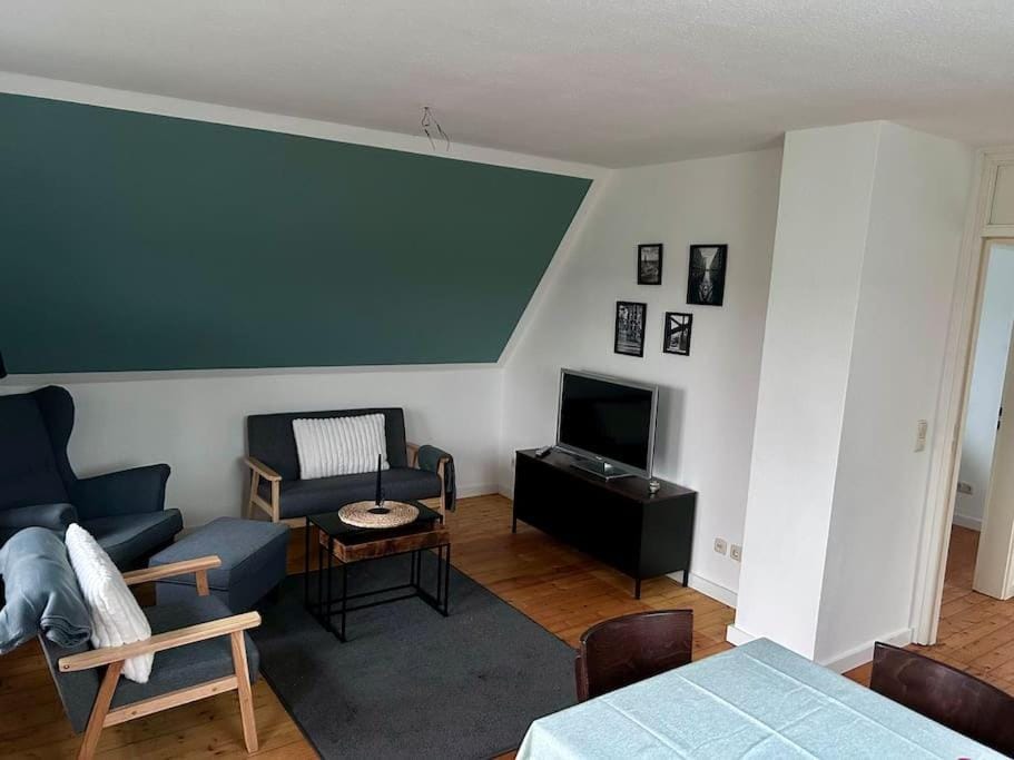 Communal lounge/ TV room, TV and multimedia, Living room, Seating area