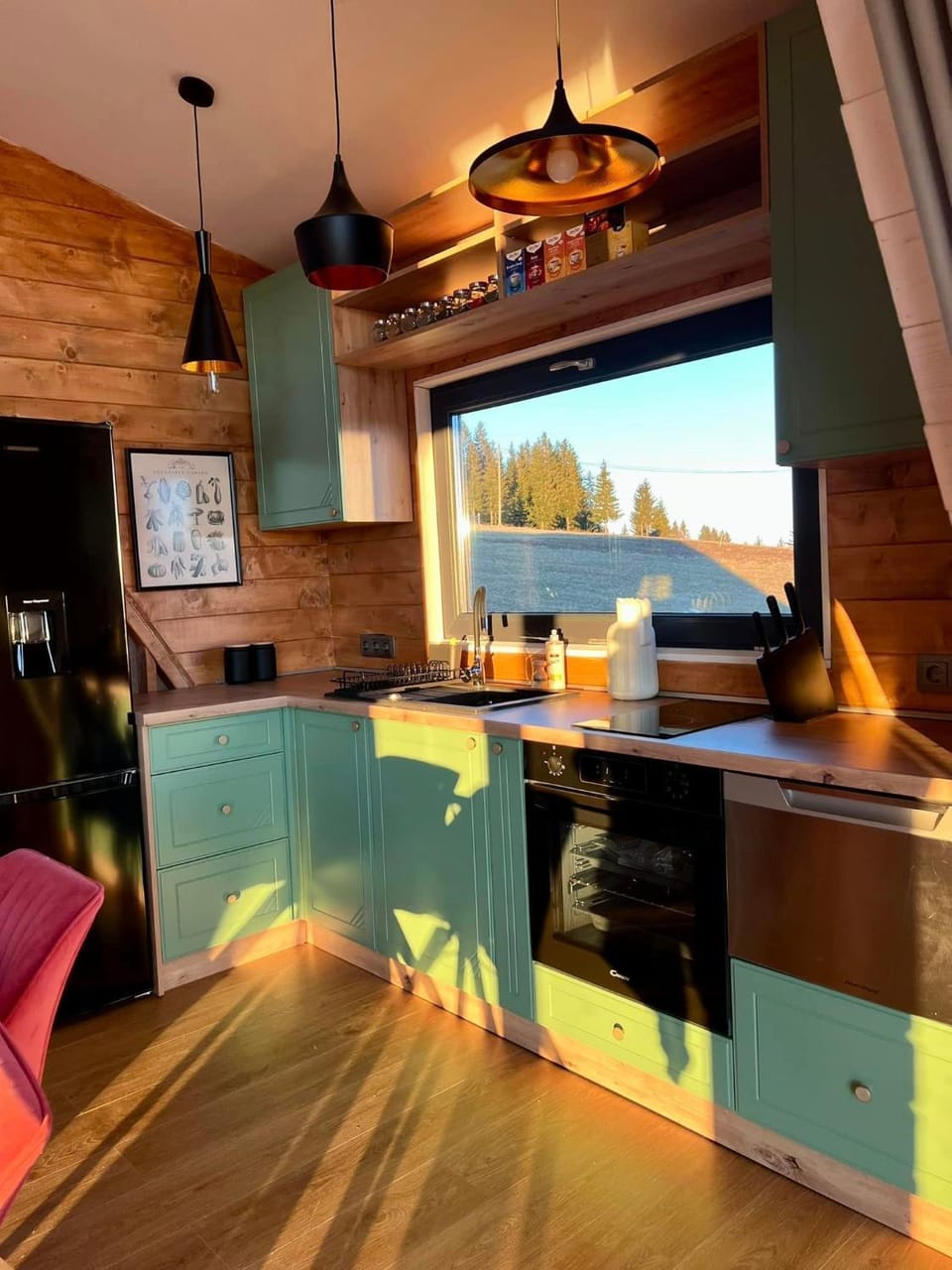 Kitchen or kitchenette, Dining area