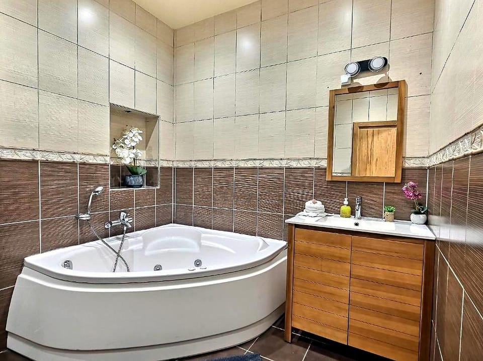 Bathroom, Bath, towels