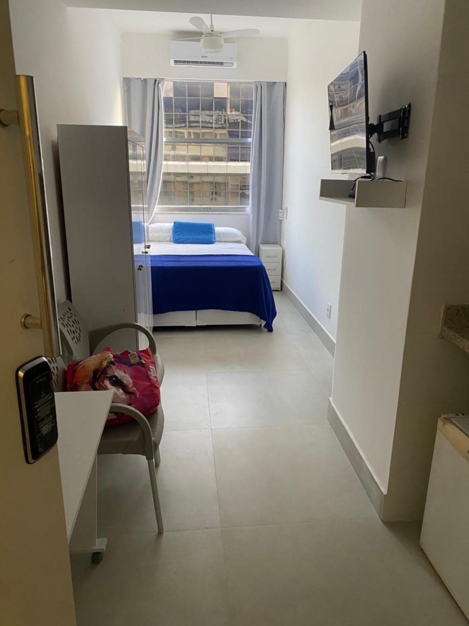 Bed, TV and multimedia, Photo of the whole room, Evening entertainment, Bedroom, hair dresser, air conditioner