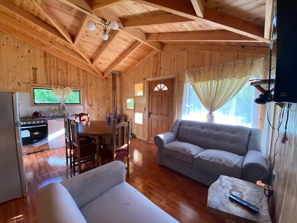 Cabaña Llonquén House in Los Ríos, Chile