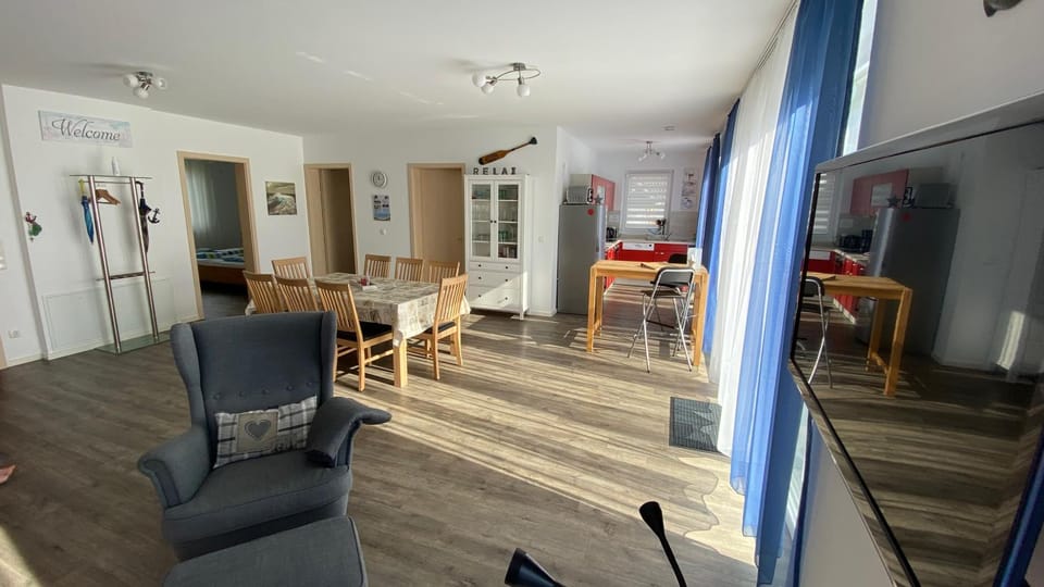 Seating area, Dining area