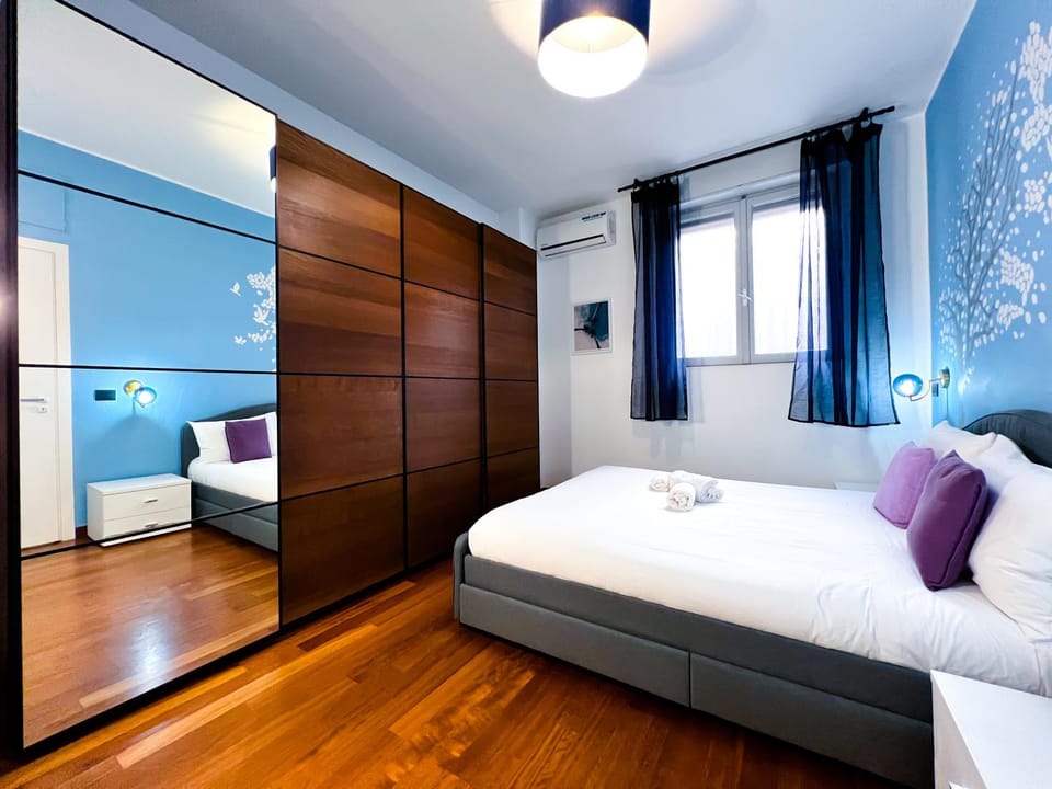 UNIQUE House - 3 Bedrooms & 2 Bathrooms with 4 Beds - 100 meters to the Metro A Apartment in Rome