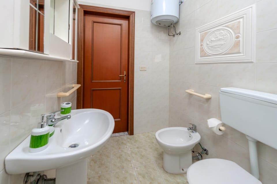 Bathroom, Living room