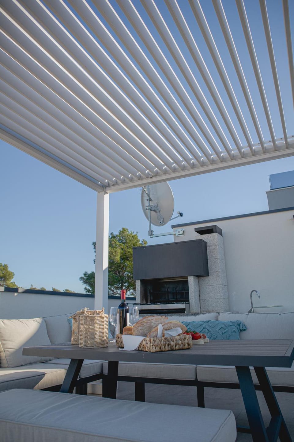 Villa Sofrania- Panoramic Views, Pool, Hot Tub, Location! Villa in Okrug Gornji