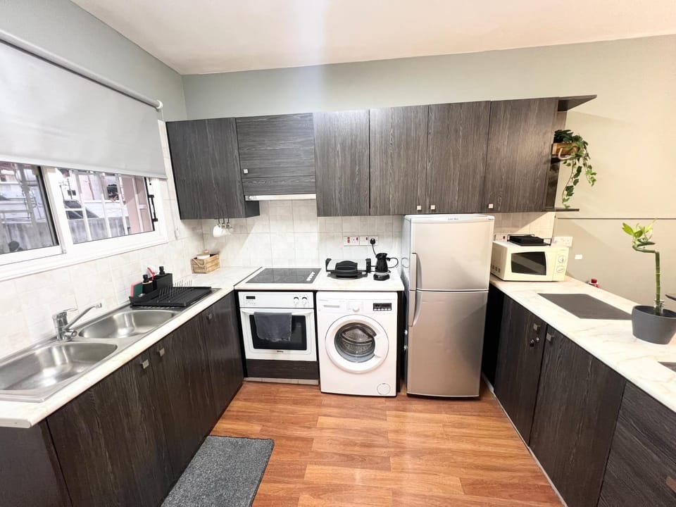Coffee/tea facilities, Kitchen or kitchenette, minibar, oven, pet friendly, toaster, washing machine
