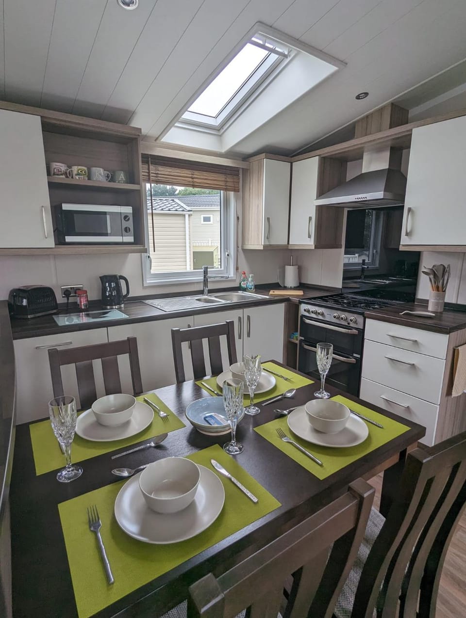 Kitchen or kitchenette, Dining area, minibar, pet friendly, stove, toaster
