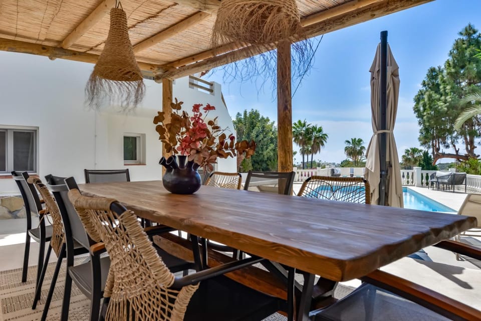 Dining area, Swimming pool