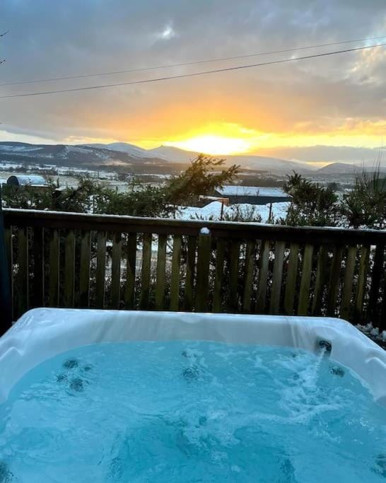 Luxury Lodge With Hot Tub In Royal Deeside Chalet in Scotland